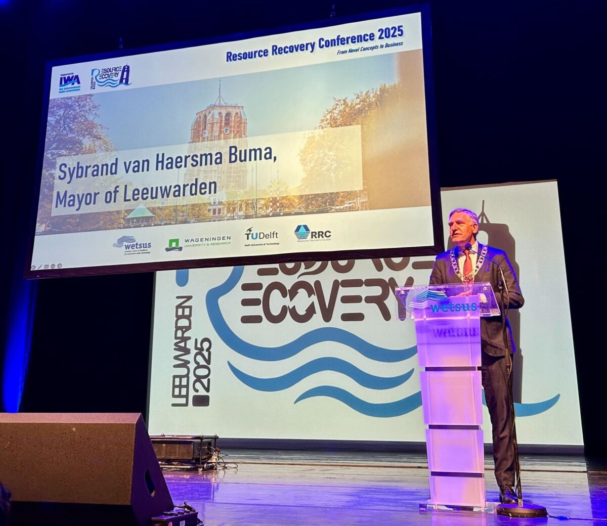 Sybrand Buma opent IWA Resource Recovery congres