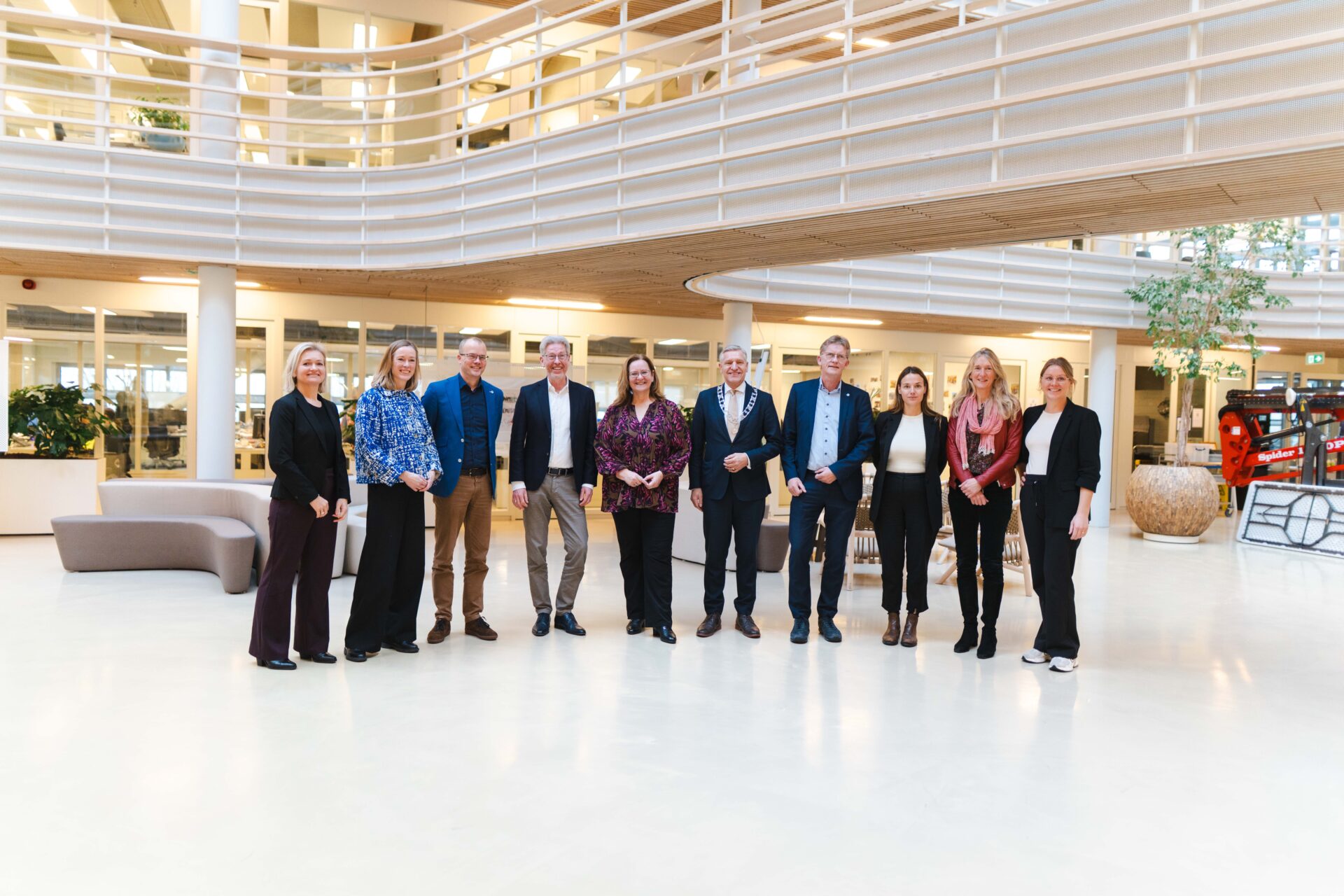 Hoog bezoek uit Den Haag bij WaterCampus