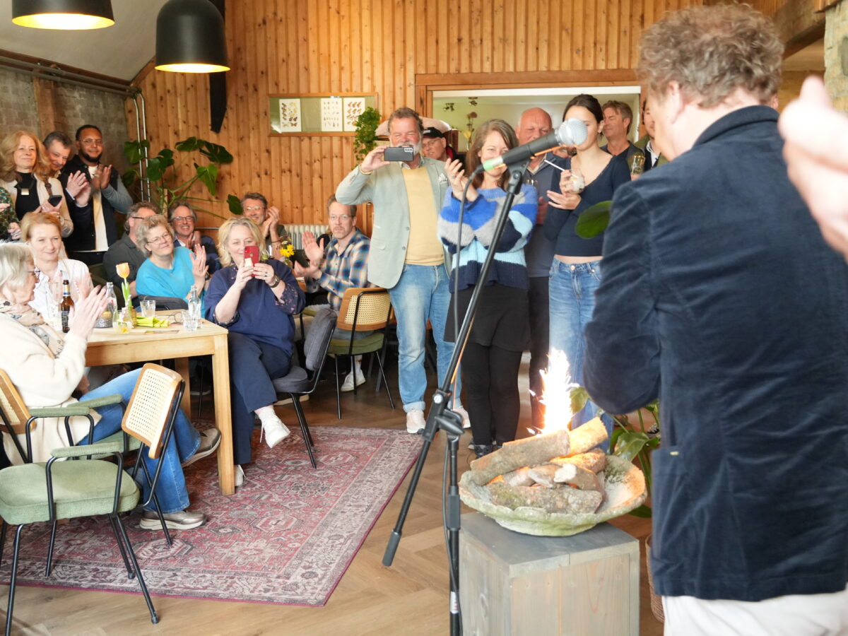 Vuur voor De Nieuwe Friese Keuken ontstoken bij opening Weidumerhout