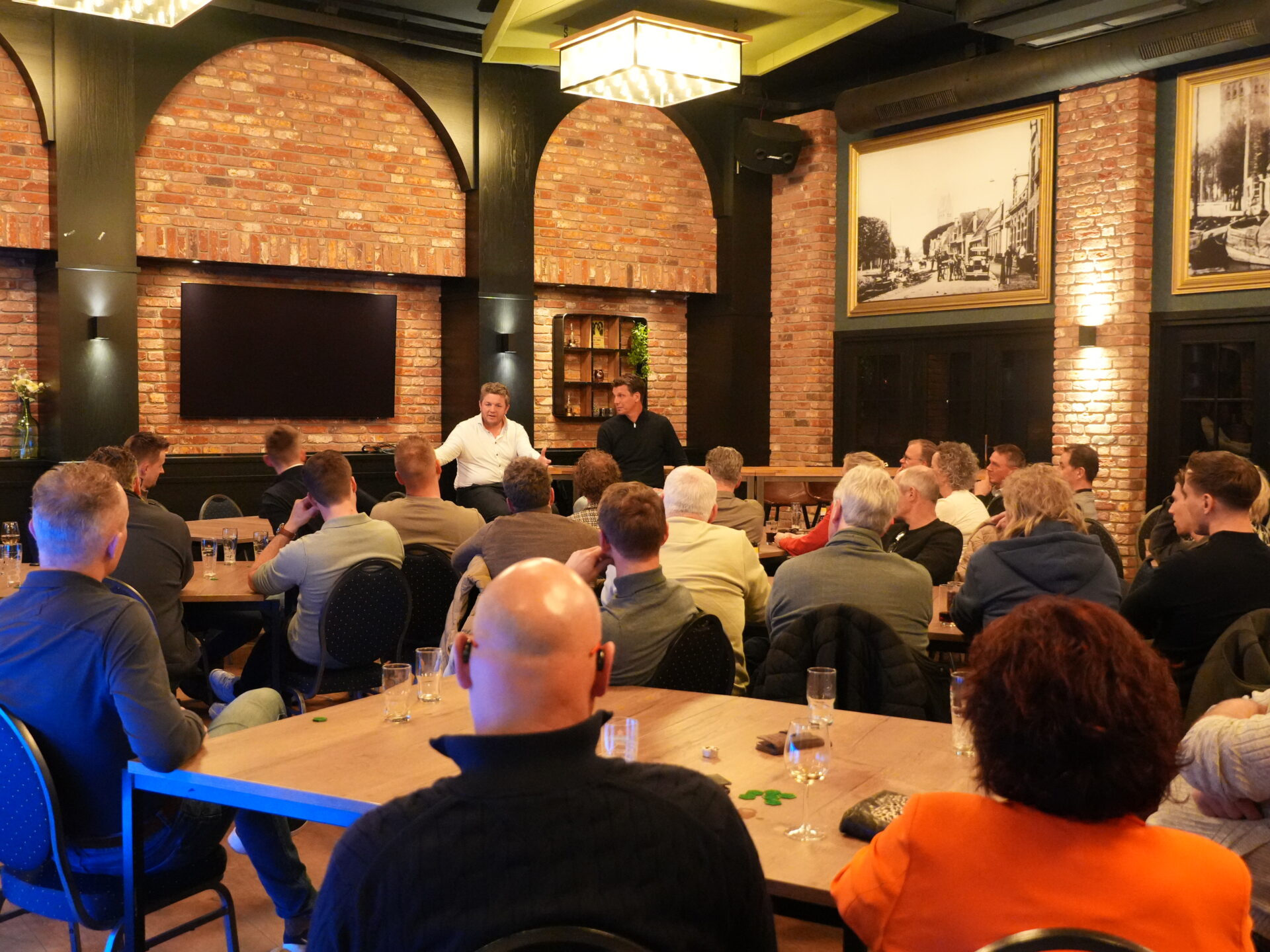 Ondernemersvereniging Stiens hoort eerlijk verhaal van Pieter Kooi